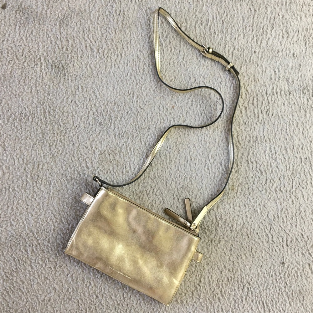 FRENCH CONNECTION/GOLD METALLIC LEATHER CROSSBODY BAG